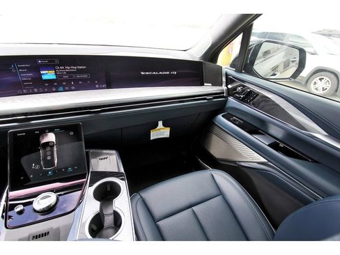 New 2026 Cadillac Escalade IQ Luxury 2 AWD/4WD image 10