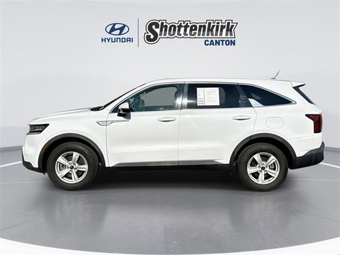 Used 2022 Kia Sorento LX image 5