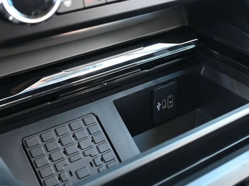 New 2026 Ford F250 Lariat w/ Black Appearance Package image 29