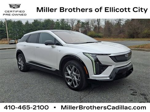 Certified 2025 Cadillac Optiq Luxury 2 w/ LPO, Floor Liner Package image 1