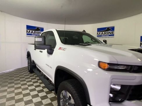 Used 2025 Chevrolet Silverado 2500 Custom w/ Custom Value Package AWD/4WD image 4