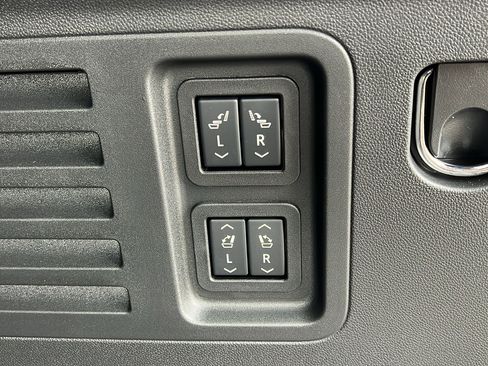 New 2026 Chevrolet Traverse High Country w/ LPO, Floor Liner Package image 12