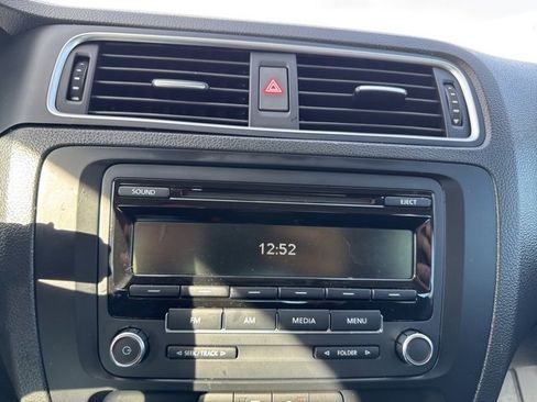 Used 2014 Volkswagen Jetta S image 16