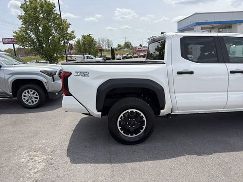 Used 2025 Toyota Tacoma TRD Off-Road AWD/4WD image 6