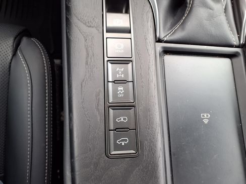 Used 2024 Lexus LX 600 4WD w/ Luxury Package image 25