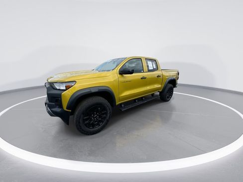 Used 2023 Chevrolet Colorado Trail Boss w/ Technology Package AWD/4WD image 4