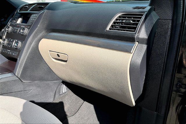 Used 2018 Ford Explorer XLT FWD image 15