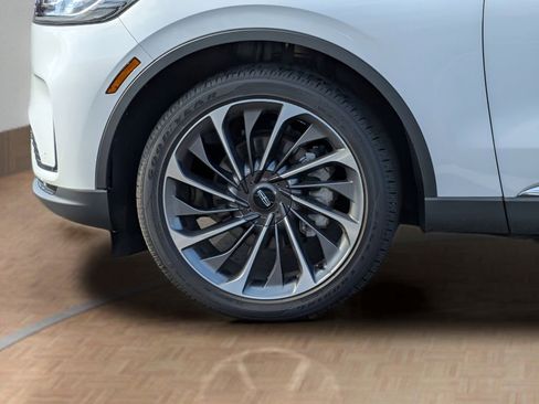 Used 2025 Lincoln Aviator Reserve w/ Equipment Group 201A image 9