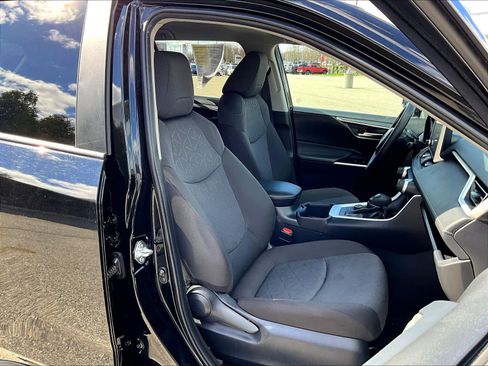 Used 2025 Toyota RAV4 XLE AWD/4WD image 11