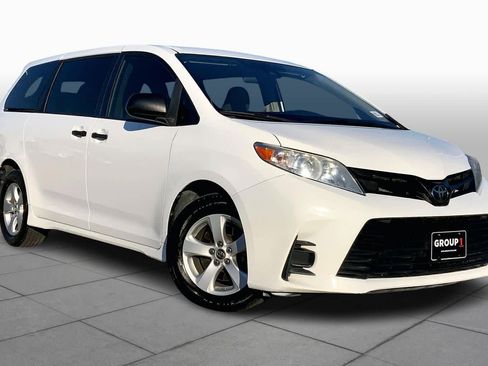 Used 2020 Toyota Sienna L image 7
