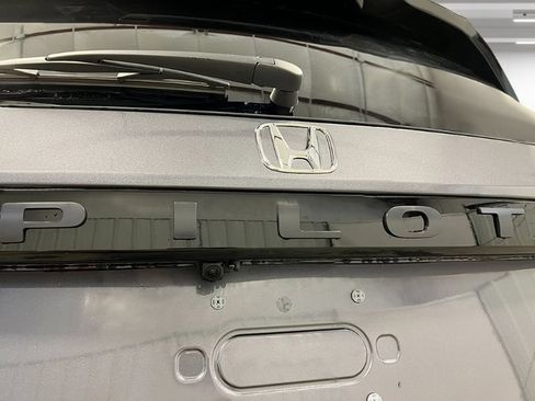 Used 2024 Honda Pilot Touring image 5