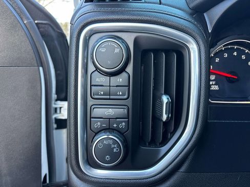Used 2019 Chevrolet Silverado 1500 LT w/ Convenience Package AWD/4WD image 18