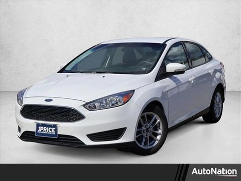 Used 2015 Ford Focus SE FWD image 1