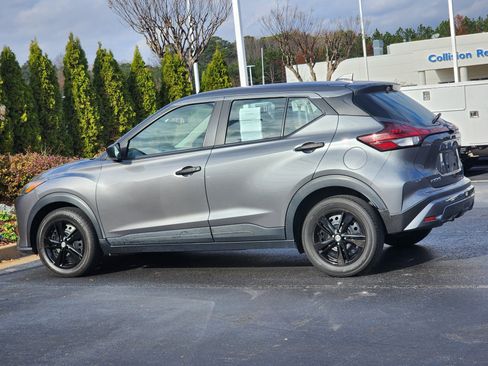 Used 2022 Nissan Kicks S image 8