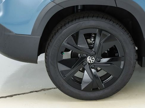 New 2026 Volkswagen Taos SE FWD image 49