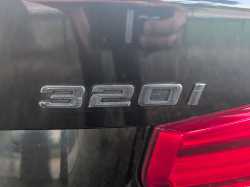 Used 2016 BMW 320i Sedan RWD image 10