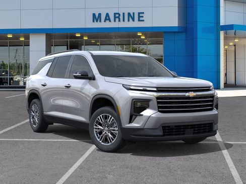 New 2026 Chevrolet Traverse LT w/ Driver Confidence Package FWD image 7