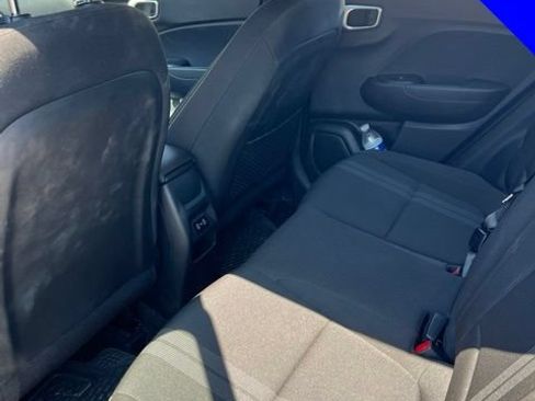 Used 2024 Hyundai Venue SEL FWD image 9