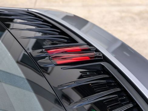 Used 2025 Porsche 911 Carrera RWD image 19