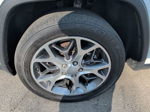 Used 2021 Jeep Grand Cherokee Limited w/ Luxury Group II image 9