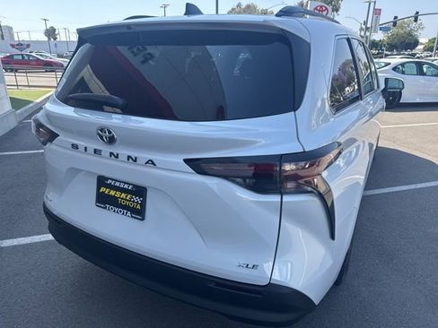 Certified 2026 Toyota Sienna XLE FWD image 8