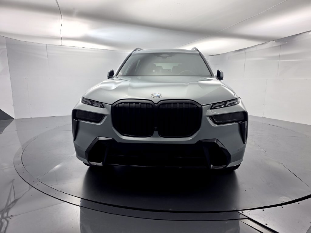 Used 2025 BMW X7 xDrive40i w/ M Sport Package AWD/4WD image 2