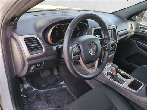 Used 2017 Jeep Grand Cherokee Laredo image 10