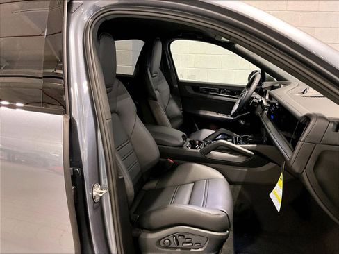 New 2026 Porsche Cayenne Turbo GT AWD/4WD image 10