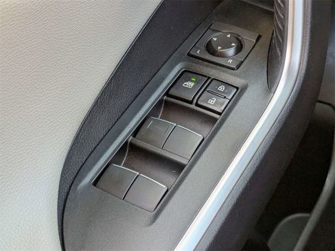 Used 2021 Toyota RAV4 Limited image 26