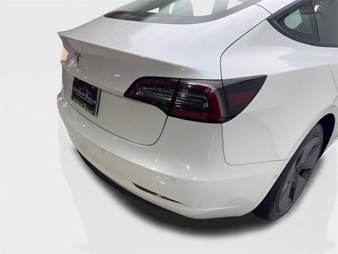 Used 2021 Tesla Model 3 Standard Range Plus image 18