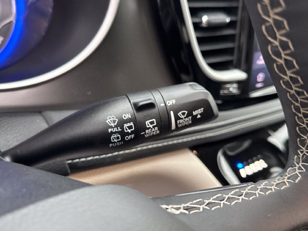 Used 2023 Chrysler Pacifica Touring-L FWD image 38