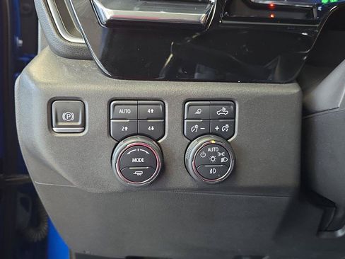Used 2022 Chevrolet Silverado 1500 LT Trail Boss w/ LT Trail Boss Premium Package AWD/4WD image 26