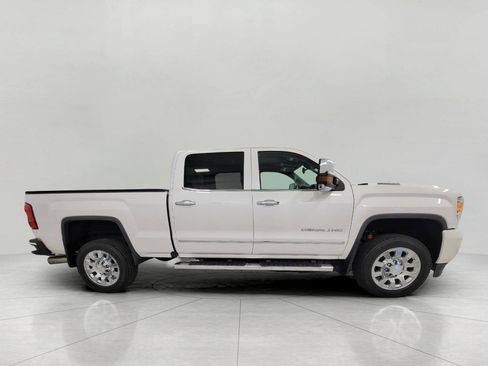 Used 2018 GMC Sierra 2500 Denali w/ Duramax Plus Package AWD/4WD image 11