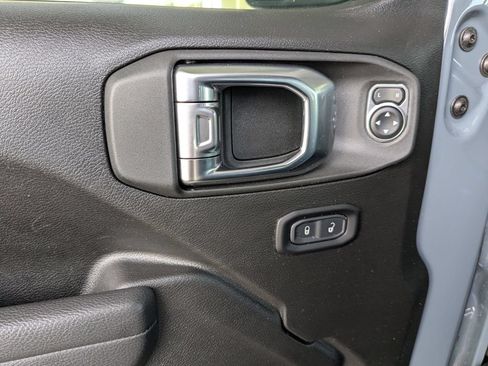 Used 2025 Jeep Wrangler Unlimited Sport AWD/4WD image 24