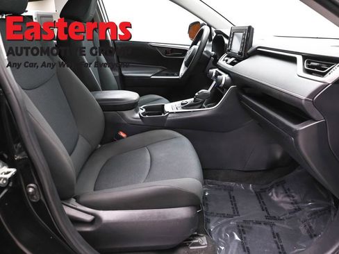 Used 2020 Toyota RAV4 LE AWD/4WD image 23