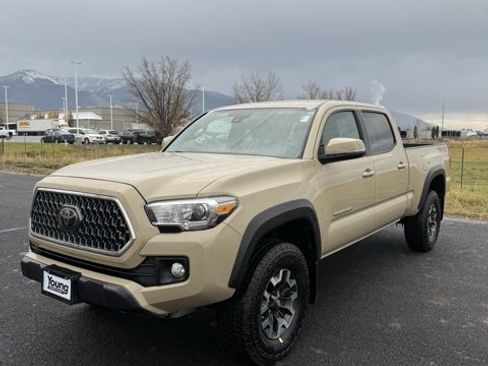 Used 2018 Toyota Tacoma SR5 image 2