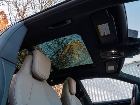 Used 2025 Porsche Macan Electric image 38