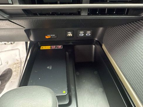 Used 2025 Toyota Camry SE image 24