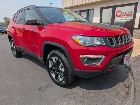 Used 2018 Jeep Compass Trailhawk w/ Leather Interior Group AWD/4WD image 2