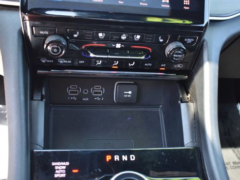 Used 2024 Jeep Grand Cherokee L Limited w/ Luxury Tech Group II image 21