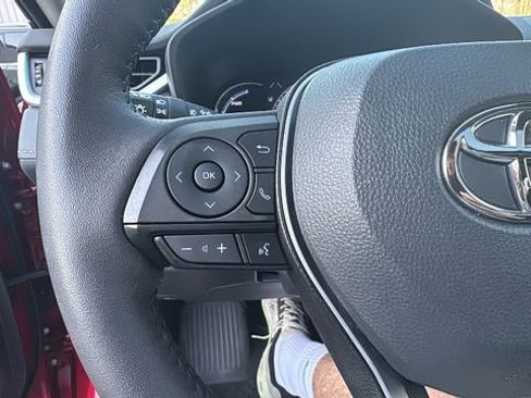 Used 2023 Toyota RAV4 XLE Premium image 18