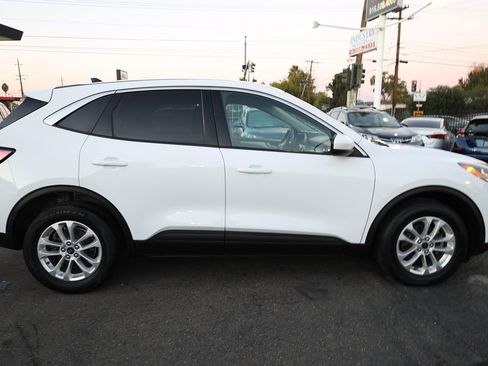 Used 2020 Ford Escape SE image 8
