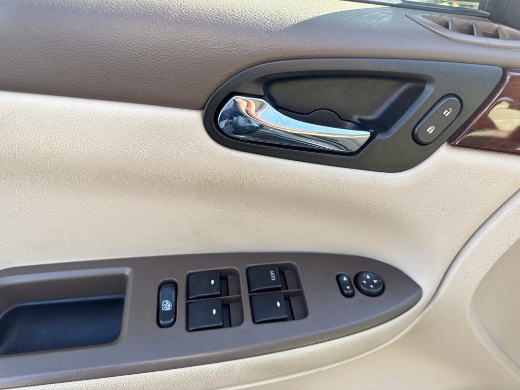 Used 2008 Chevrolet Impala LT FWD image 14