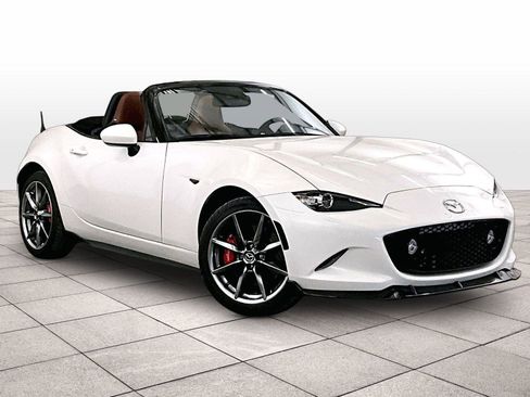 Used 2022 MAZDA MX-5 Miata Grand Touring RWD image 2