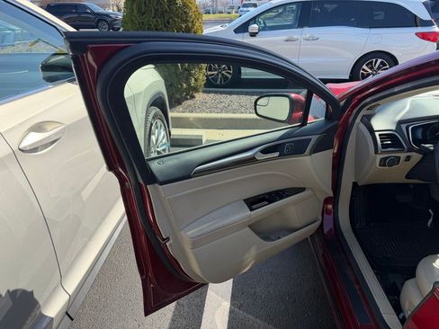 Used 2016 Ford Fusion SE w/ Equipment Group 502A FWD image 9