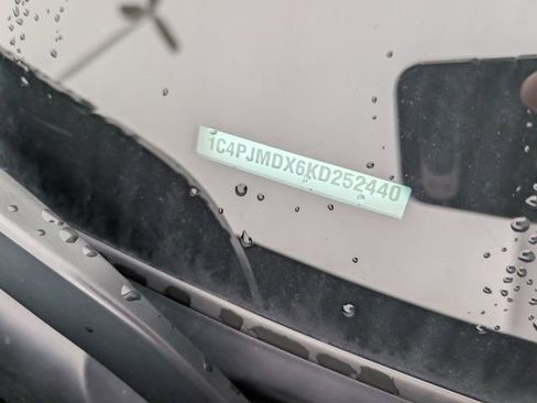 Used 2019 Jeep Cherokee Limited image 25