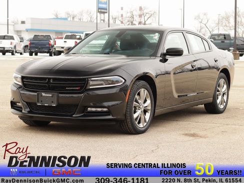 Used 2021 Dodge Charger SXT w/ Driver Convenience Group image 3