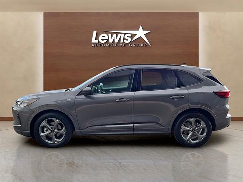 Used 2023 Ford Escape ST-Line image 2