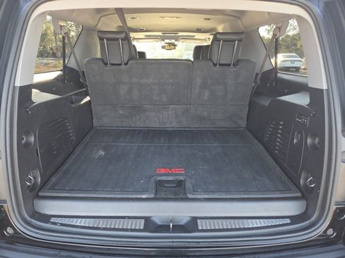Used 2020 GMC Yukon XL SLT w/ Graphite Performance Edition image 25