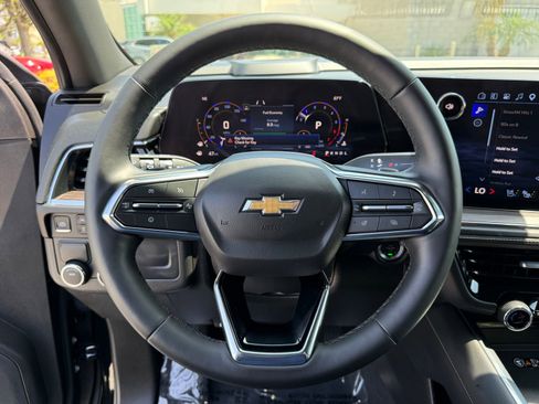Used 2025 Chevrolet Suburban Premier RWD image 22